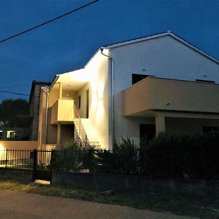 Apartments Branka Gornji Karin Exterior photo